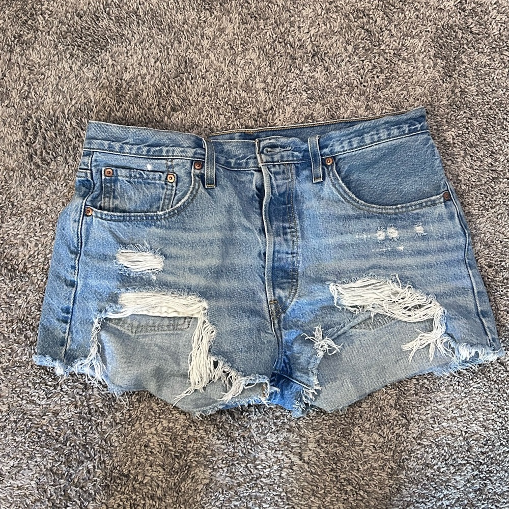 Levi 501 Wedgie Denim Shorts. Size 32.